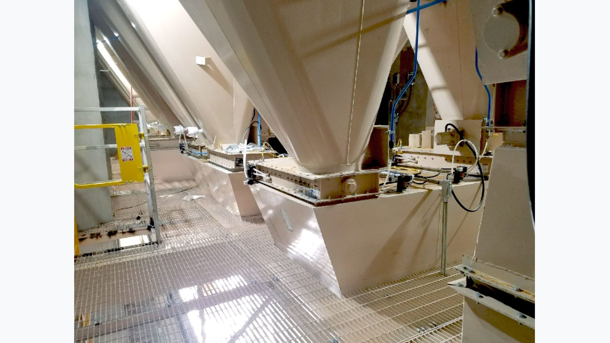 Metal structures inside a processing plant