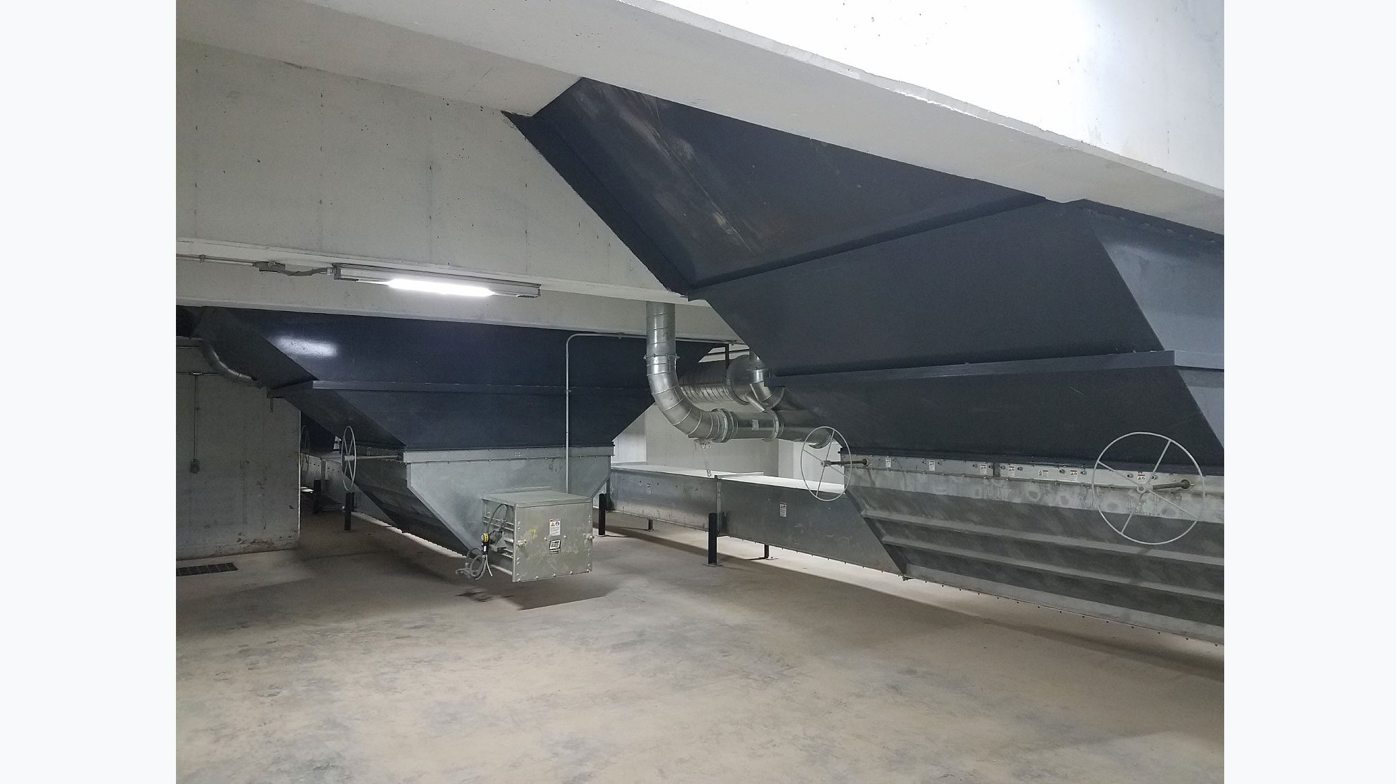 Industrial duct system in a building